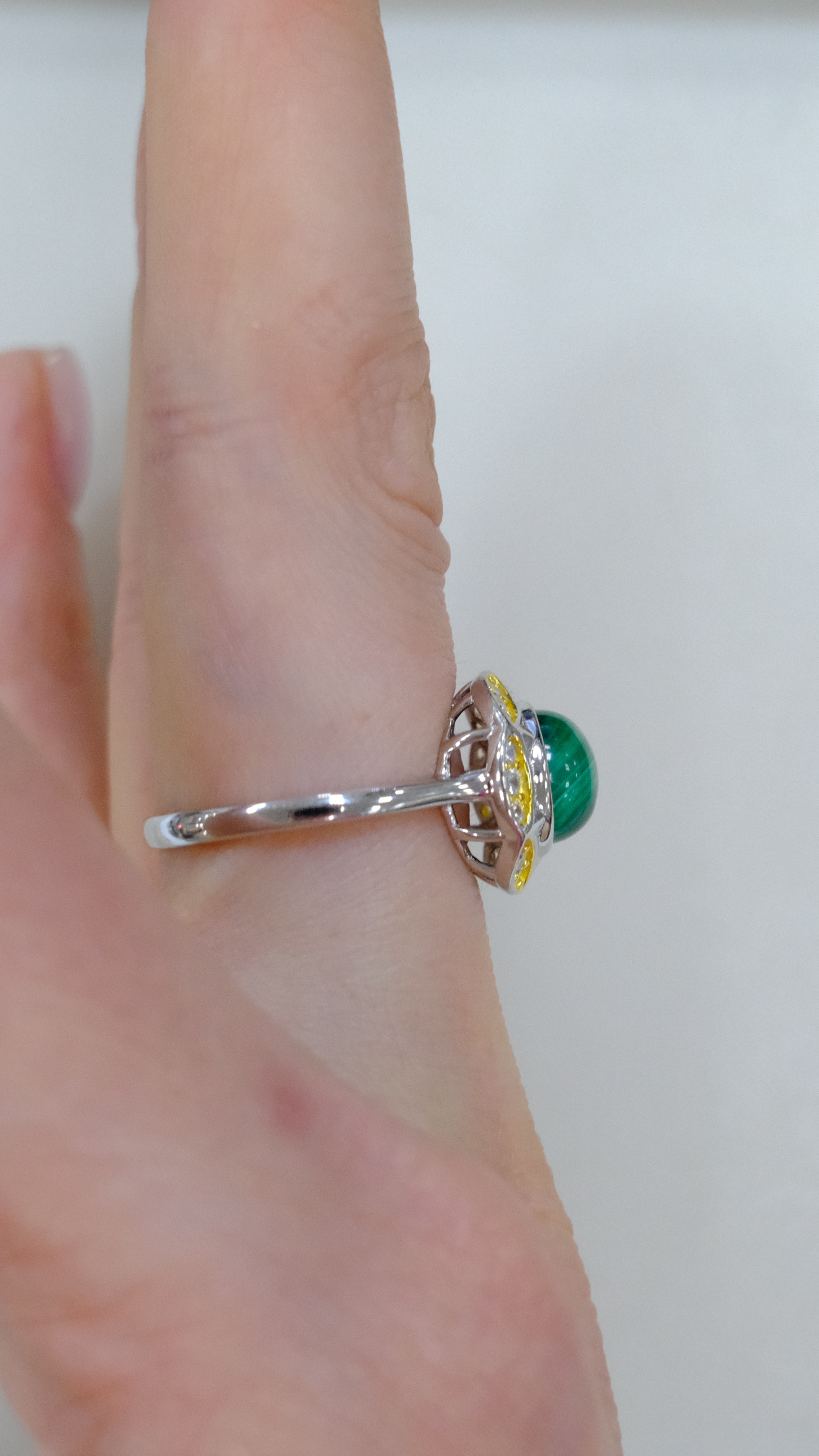 Серебряное кольцо с малахитом